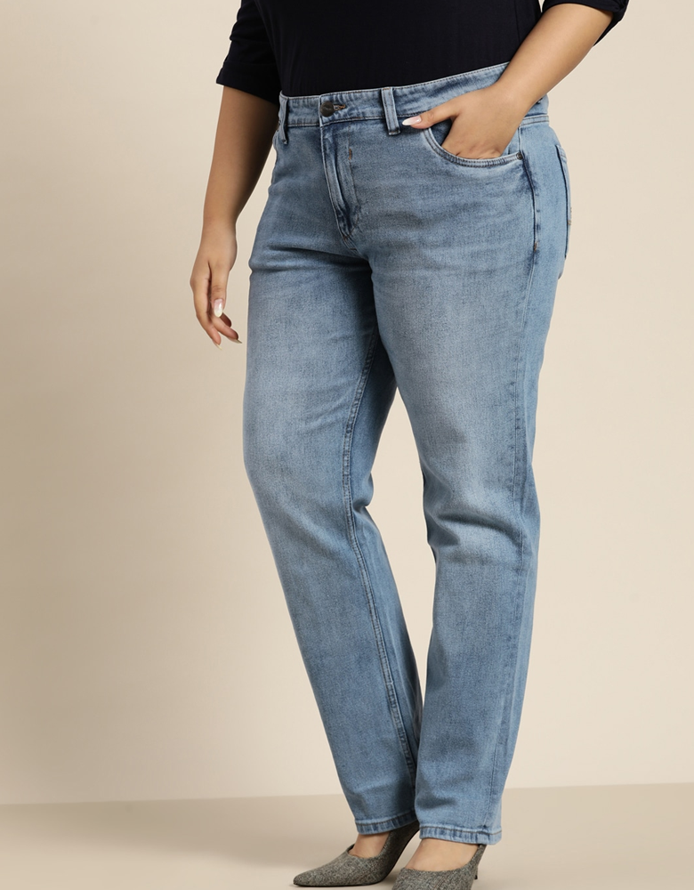 Women Plus Size Blue Slim Tapered Fit Light Fade Stretchable Jeans